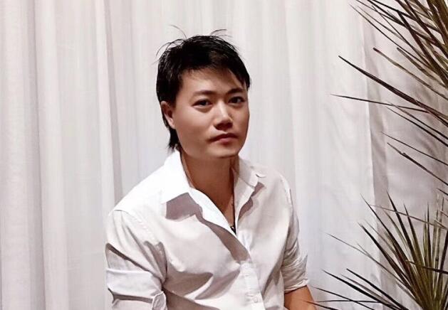 是真的很愛美發(fā)這行，才會投入大把時間和金錢