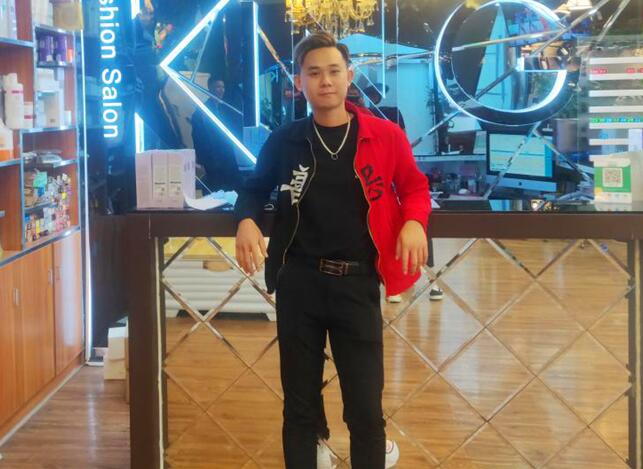 美發(fā)人現(xiàn)在苦點，是因為以后的成功創(chuàng)業(yè)