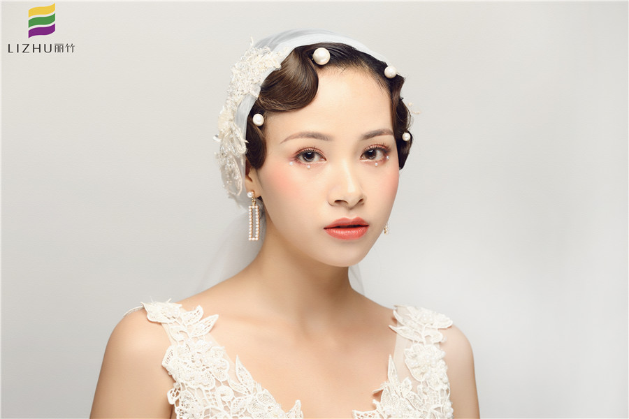 手推波紋復(fù)古新娘造型教程，南寧化妝學(xué)員是這么打造的