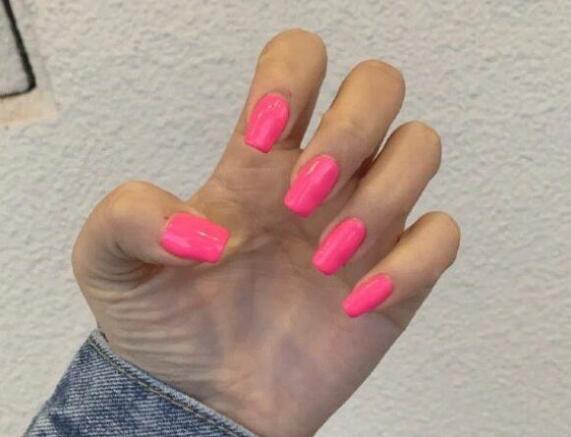 南寧美甲學(xué)校：不要讓你的手“黑上加黑”