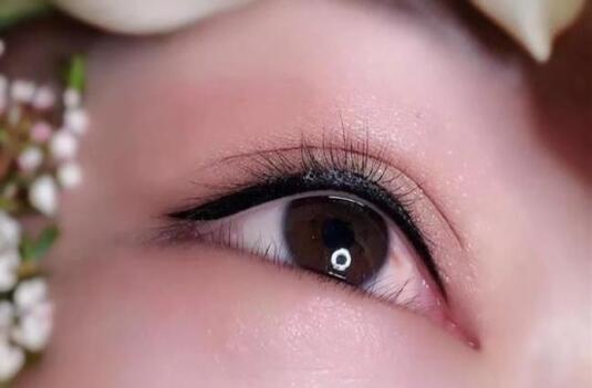 南寧紋繡學(xué)校：操作美瞳線時(shí)的6大知識(shí)點(diǎn)