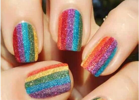 南寧美甲學(xué)校：磨砂彩虹美甲教程，將五顏六色存于指上
