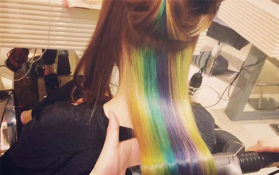 南寧美發(fā)學校：美發(fā)“爆頂”的問題怎么解決