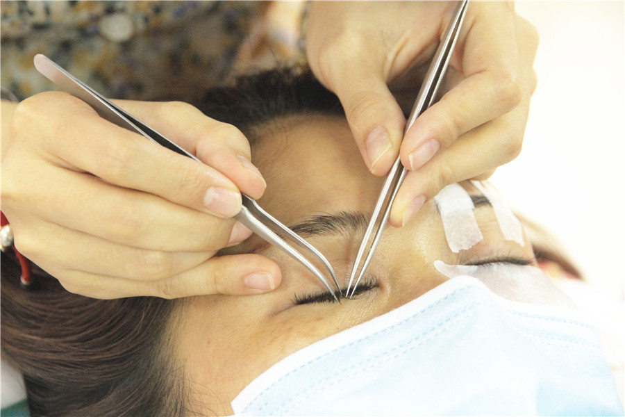 南寧美睫學校：睫毛彎彎，眼睛眨啊眨