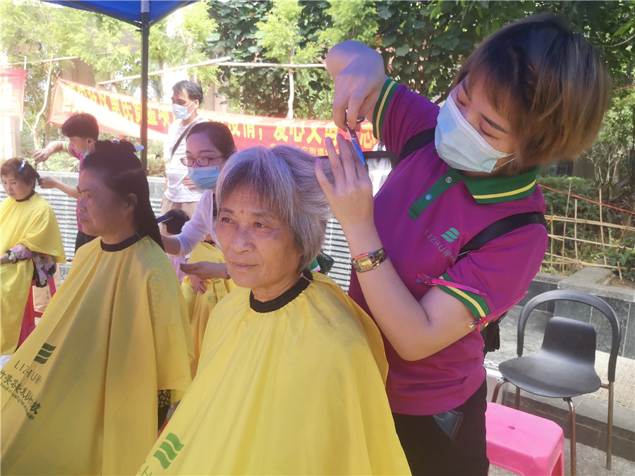 麗竹美發(fā)大篷車一路暢行，實(shí)踐出真知