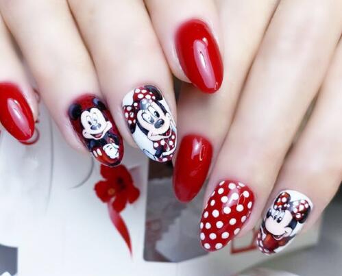 南寧美甲學(xué)校：指甲有劃痕怎么辦？