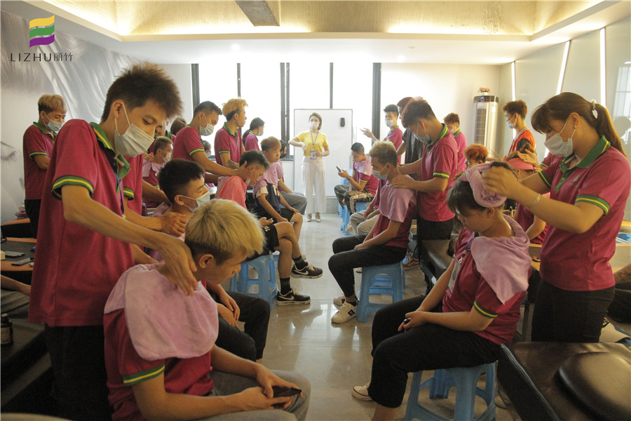 南寧美發(fā)課堂：一點也不馬虎的洗護(hù)按摩