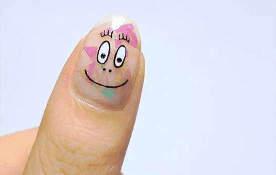 美甲學(xué)校：玻璃紙笑臉星空美甲教程