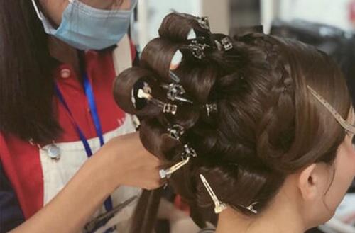 化妝課堂：基礎(chǔ)打牢，王冠不掉