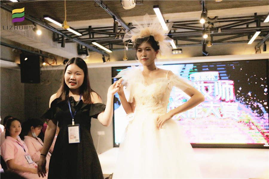 化妝學(xué)員感言：人前女神，人后女神經(jīng)