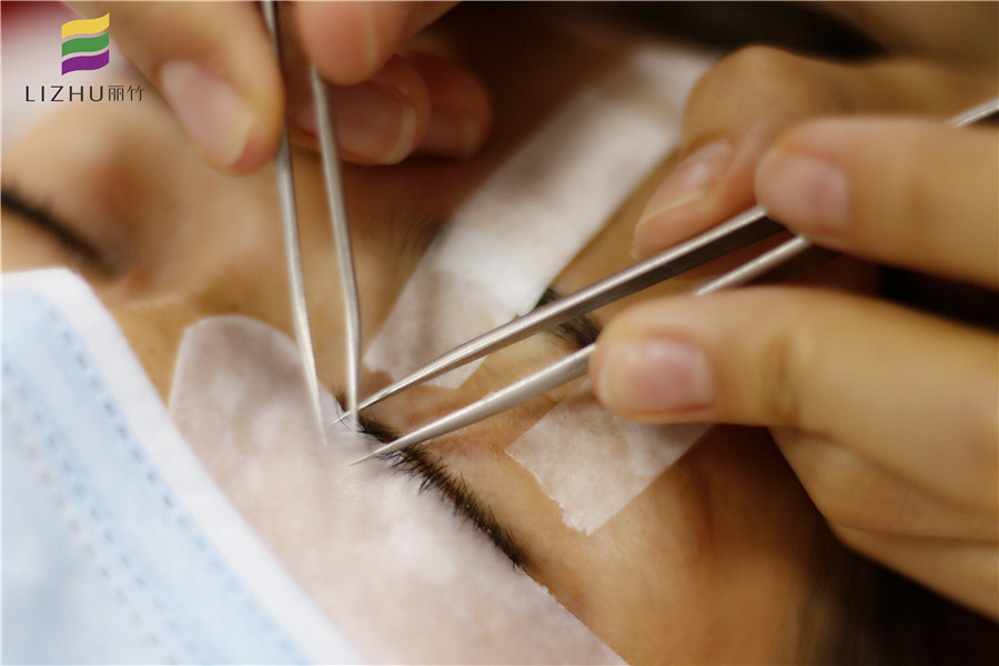 如何選擇適合自己的嫁接睫毛類(lèi)型