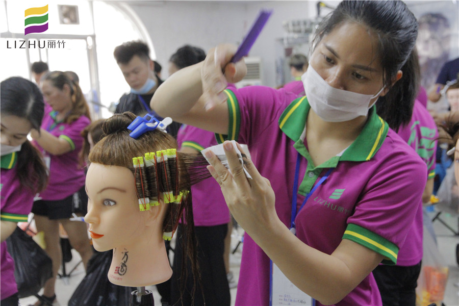 南寧美發(fā)學(xué)校：上發(fā)杠，你會了嗎