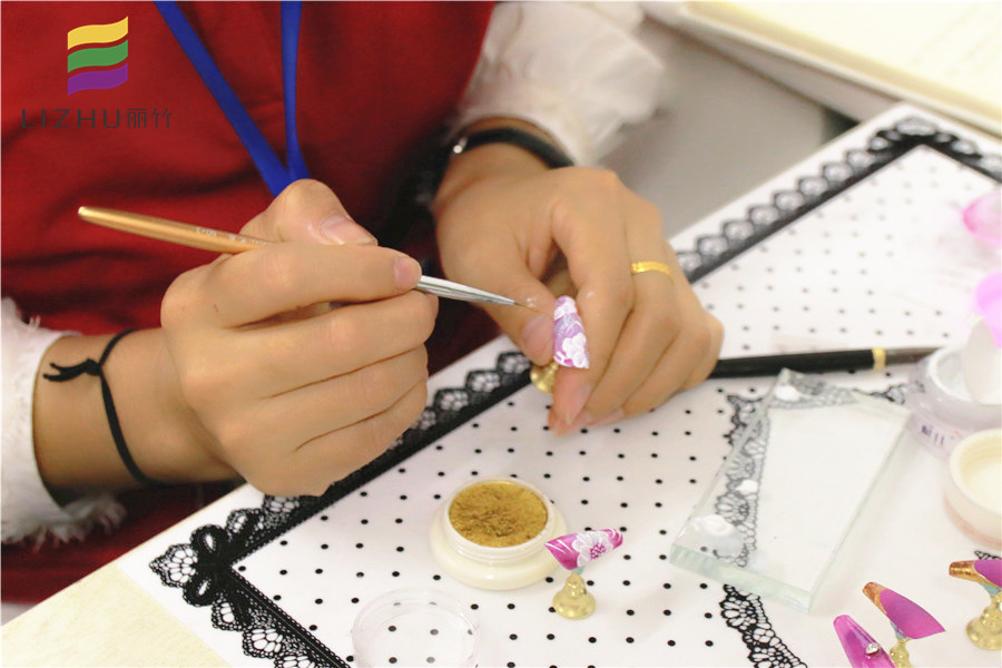 南寧美甲學校：被美甲“迷惑”的人