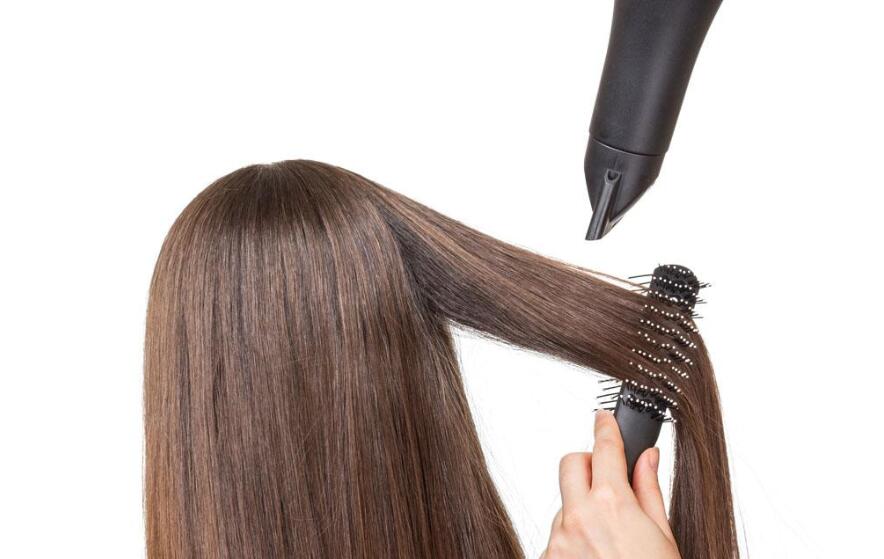 美發(fā)知識(shí)：如何挑選合適的吹風(fēng)機(jī)