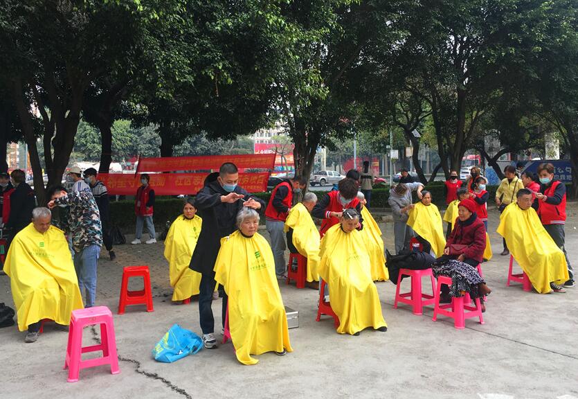 天寒地凍，麗竹義務(wù)理發(fā)暖人心