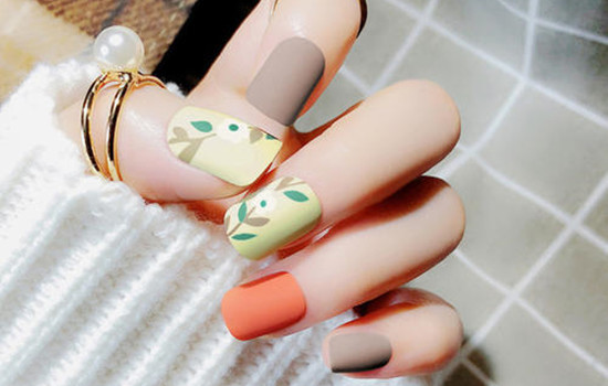 南寧美甲培訓(xùn)：果凍膠的使用方法