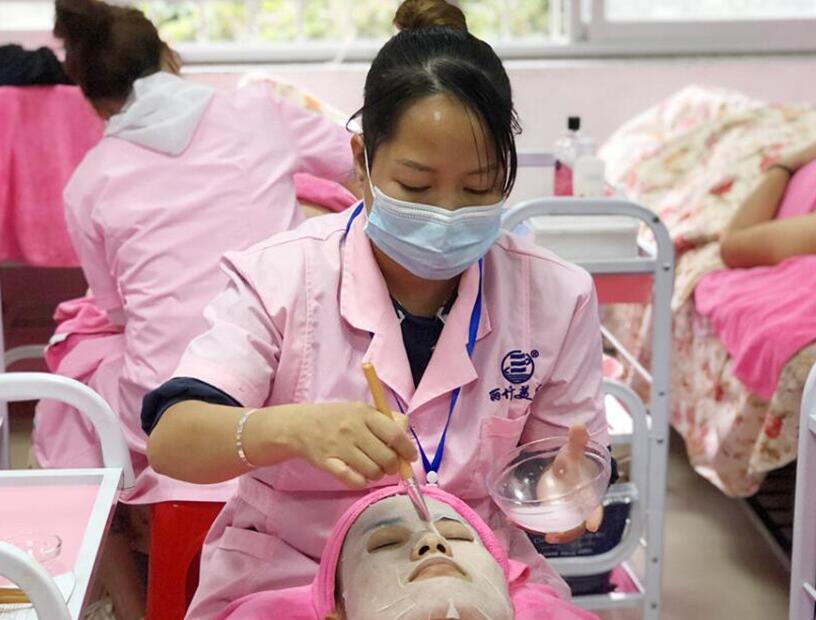 美容學(xué)員感言：感謝“小太陽”和“小棉襖”