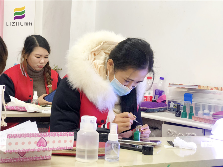 廣西美甲培訓(xùn)哪家好？看看美甲學(xué)員畢業(yè)感言