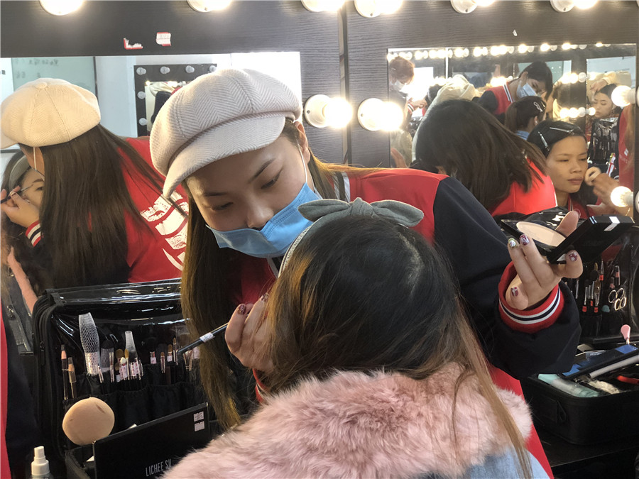 如何成為化妝師？南寧專業(yè)彩妝化妝學校告訴你