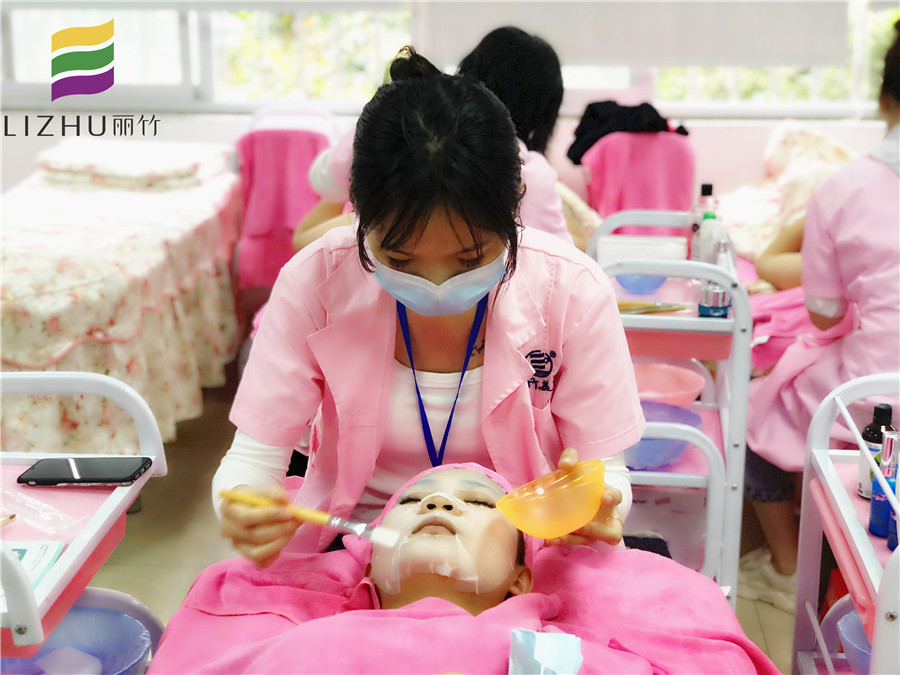 關(guān)注春季補(bǔ)水戰(zhàn)，看看南寧美容哪家教學(xué)好