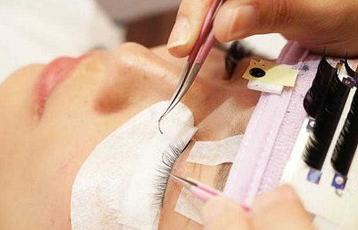 南寧美睫培訓(xùn)機構(gòu)：美睫膠水使用注意事項