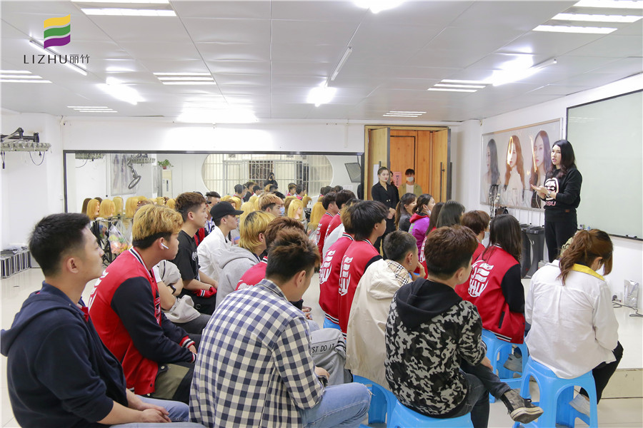 來廣西南寧美發(fā)學(xué)校學(xué)技能，就業(yè)有保障