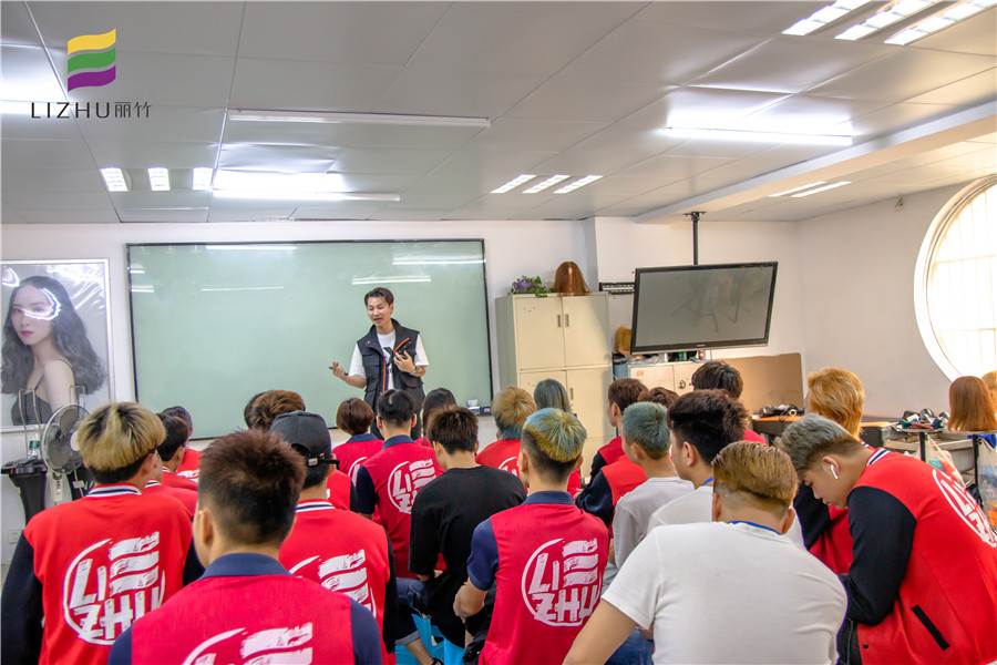 南寧學(xué)美發(fā)好就業(yè)嗎？來麗竹學(xué)校看看就知道了