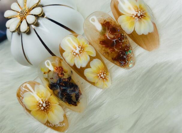 南寧美甲培訓(xùn)班作品：3D彩繪花朵美甲