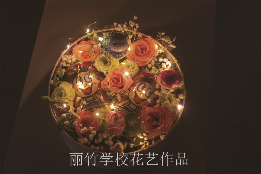 東西插花教程對比，南寧花藝學習為你剖析