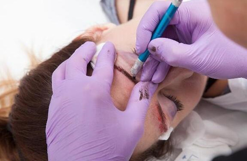 紋眉后為什么要涂修復(fù)液，廣西紋繡學(xué)校告你答案