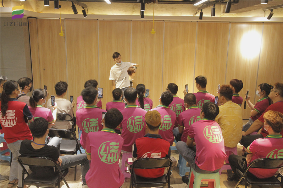 學“起發(fā)角”看廣西專業(yè)的美發(fā)培訓是哪家