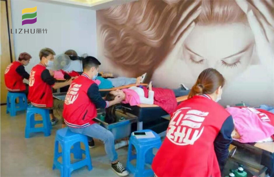 走入廣西美發(fā)學(xué)校課堂，學(xué)專業(yè)美發(fā)洗護(hù)手法