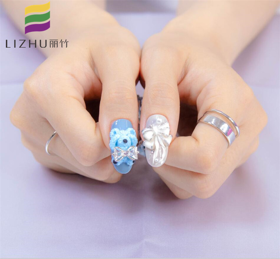 可愛卡通雕花美甲，精湛技法展示廣西美甲學(xué)校哪家技術(shù)好