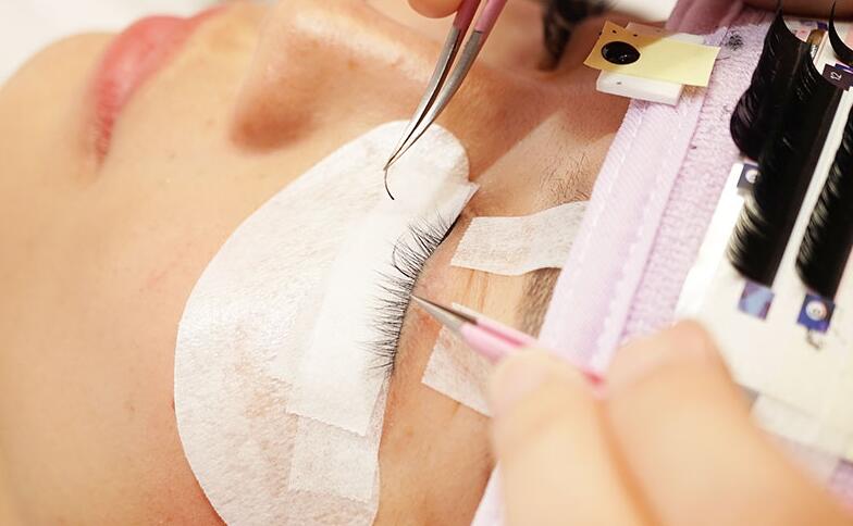 做完美睫為什么要補(bǔ)眉毛？去南寧美睫學(xué)校聽聽課