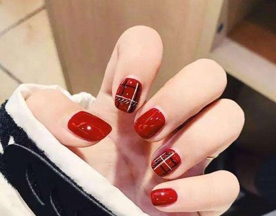 指甲指甲劈了怎么辦？南寧美甲學校教你解決辦法