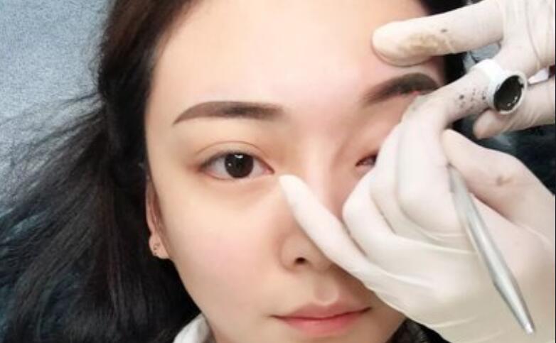 廣西紋繡培訓：紋眉可以保持多長時間？