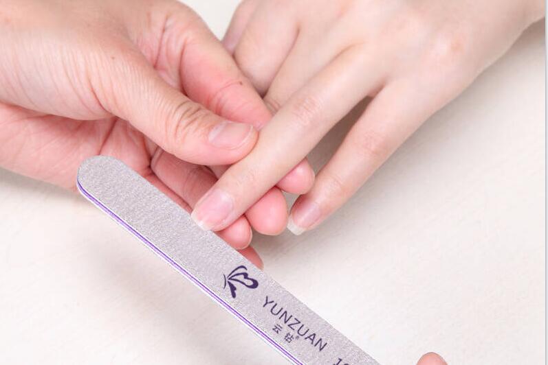 做美甲為什么要打磨？南寧美甲學(xué)校幫你揭秘