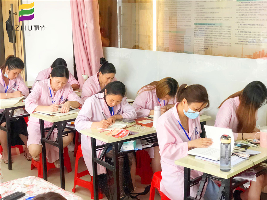 美容師為什么要學(xué)理論知識(shí)？南寧專業(yè)美容培訓(xùn)告訴你