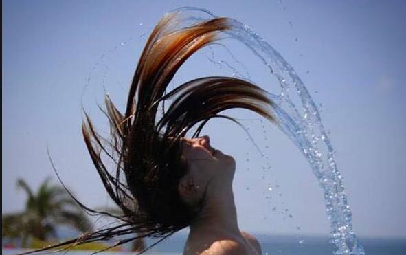 快住手！南寧美發(fā)學(xué)校教你正確洗頭方法