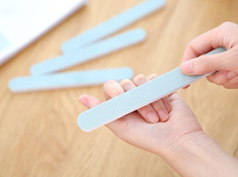 指甲又薄又軟的原因是什么？廣西美甲課程里有講