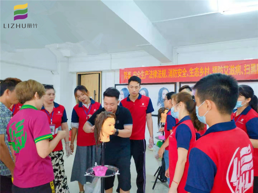 南寧專業(yè)的美發(fā)學(xué)校有哪些？來麗竹學(xué)校看看