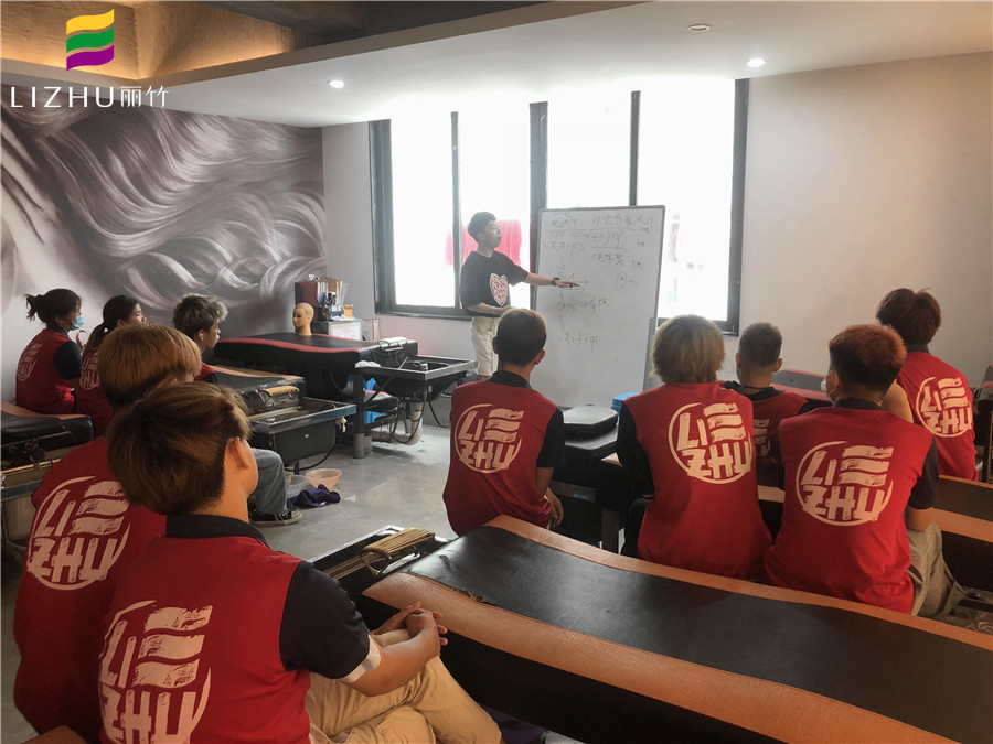 找工作？來廣西南寧美發(fā)學(xué)校就業(yè)宣講會看看