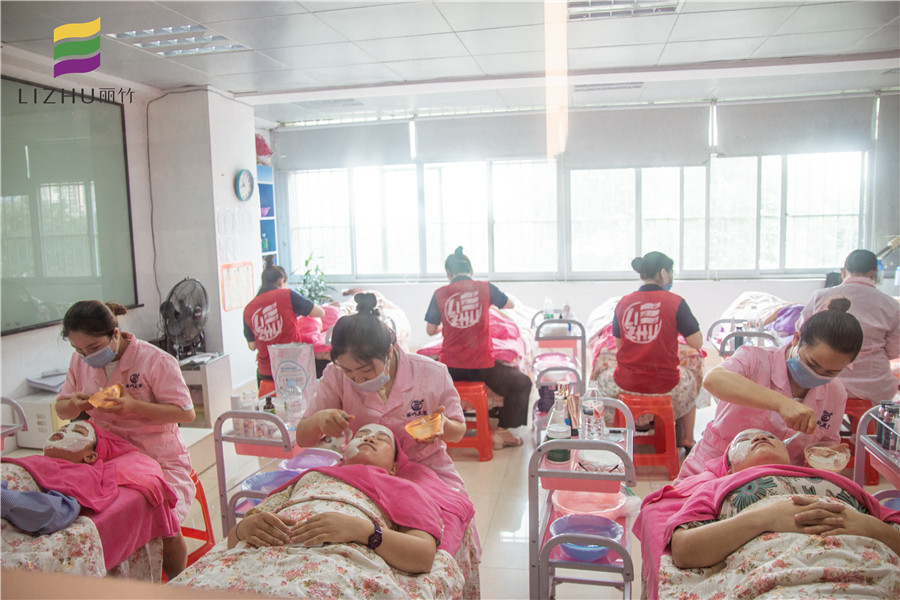 想知道美容如何拓客？快來廣西美容課堂看看