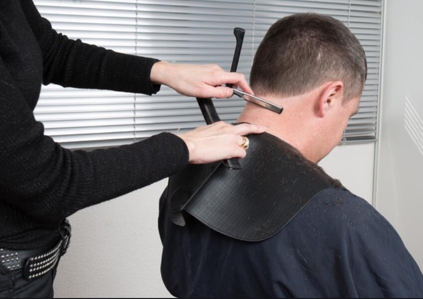 剃刀使用方法，廣西美發(fā)學(xué)校培訓(xùn)內(nèi)容