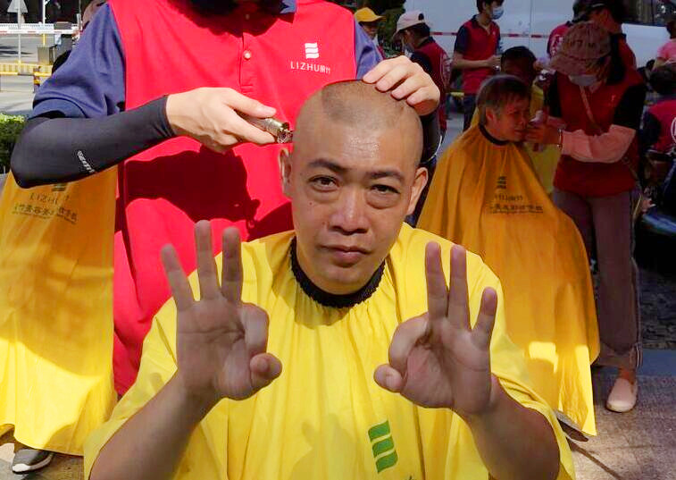 義剪活動受點贊，看看廣西美發(fā)學(xué)校哪家實踐機會多