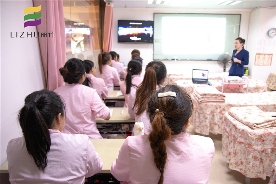 南寧學(xué)美容有前途嗎？來(lái)麗竹學(xué)校就業(yè)宣講會(huì)啊