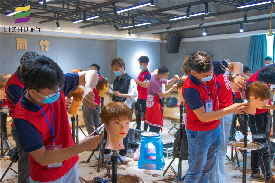 想學(xué)男發(fā)剪發(fā)步驟，到南寧有實(shí)力的美發(fā)學(xué)校