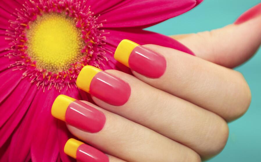 光療甲優(yōu)缺點有哪些？廣西口碑好的美甲學校告訴你