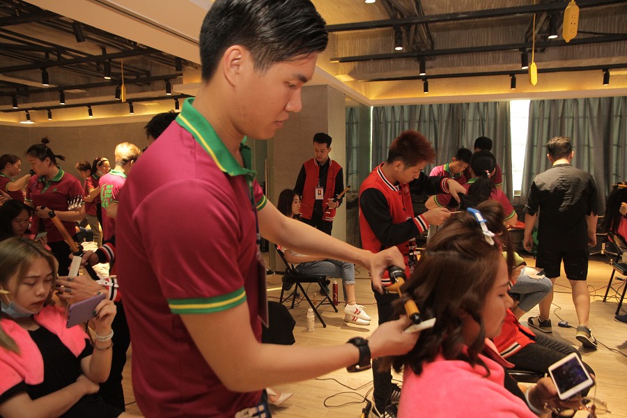 超適合圓臉、方臉的發(fā)型！