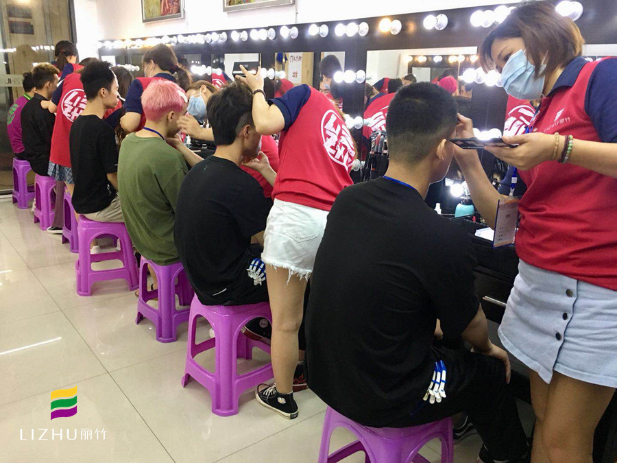 一招解決所有化妝步驟和技法！